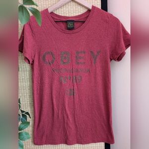 ⬇️ Red Obey T-shirt ⬇️